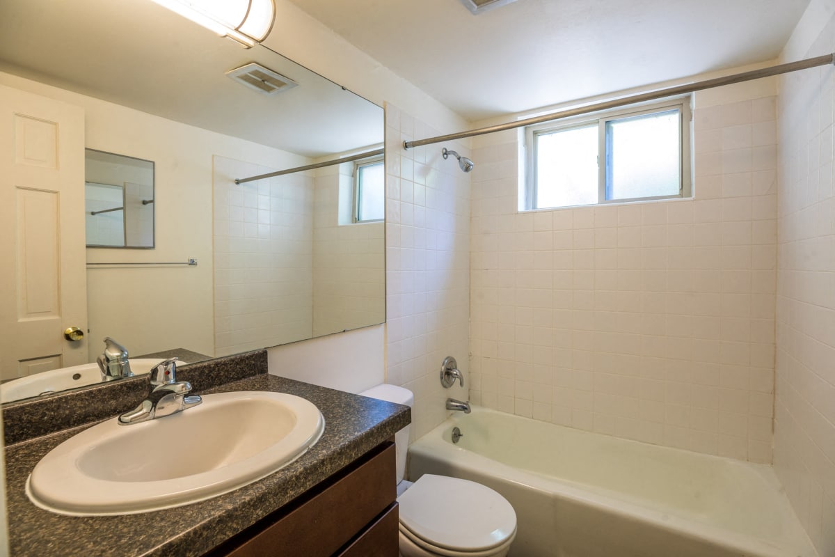 Photos and Video of Oakridge Apartments in East Lansing, MI